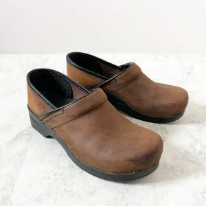 Dansko Professional Antique Brown Oiled Leather Platform Distressed Clogs 42