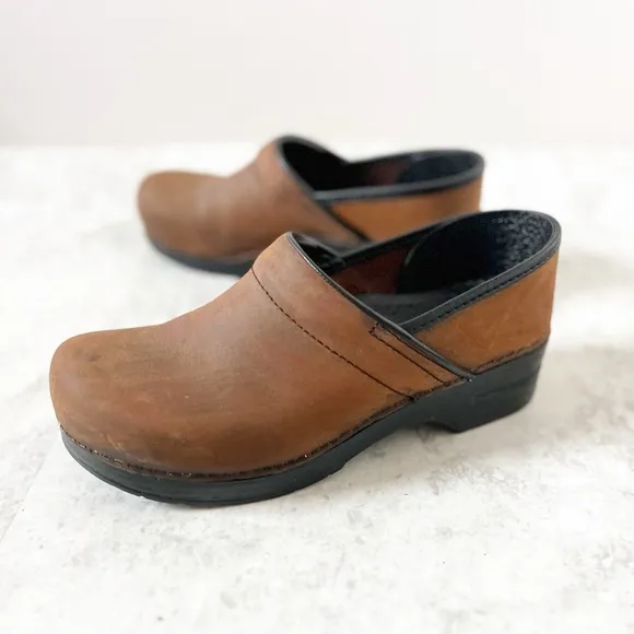 Dansko Professional Antique Brown Oiled Leather Platform Distressed Clogs 42