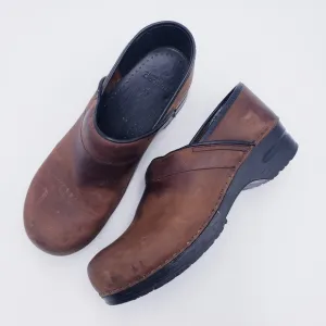 Dansko Professional Antique Brown Oiled Leather Platform Distressed Clogs 43