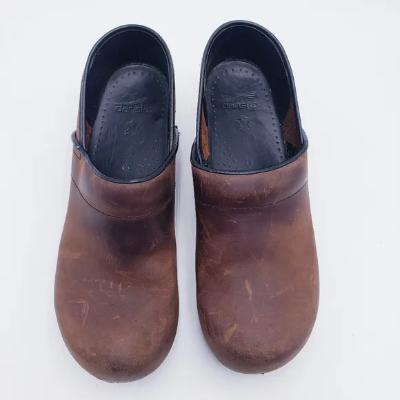 Dansko Professional Antique Brown Oiled Leather Platform Distressed Clogs 43