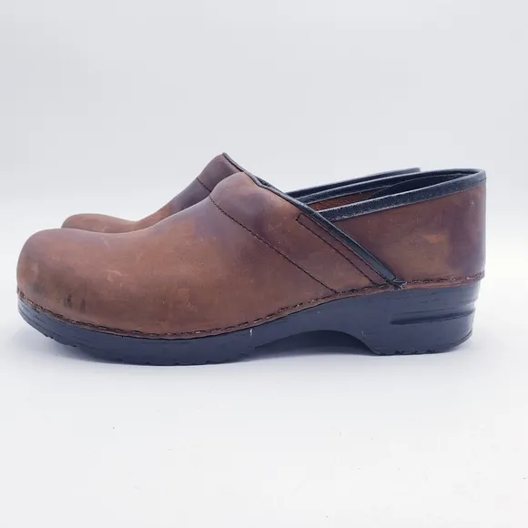 Dansko Professional Antique Brown Oiled Leather Platform Distressed Clogs 43