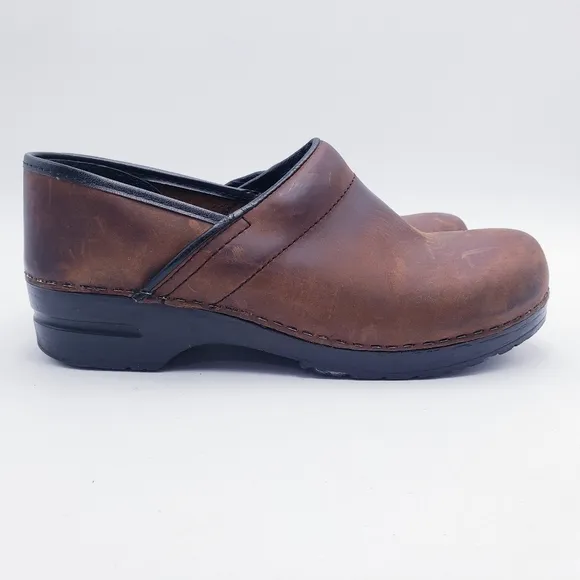 Dansko Professional Antique Brown Oiled Leather Platform Distressed Clogs 43