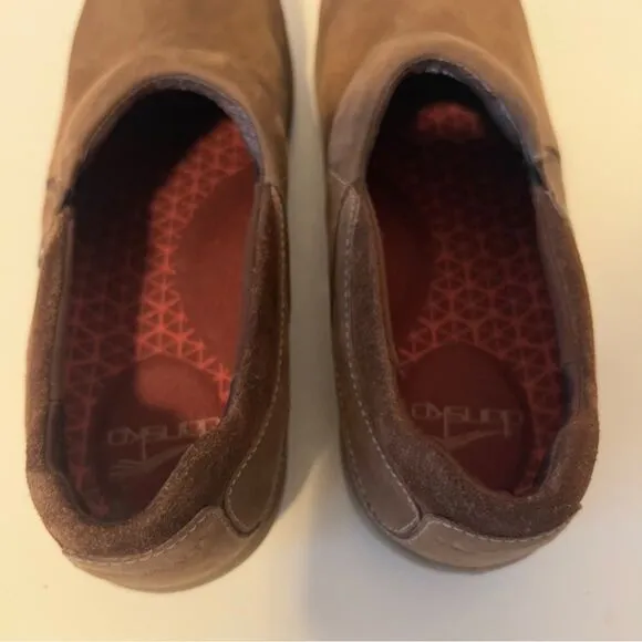 DANSKO Womens Celeste Brown Suede Vibram Slip On Work Comfort Clogs Size 6.5-7