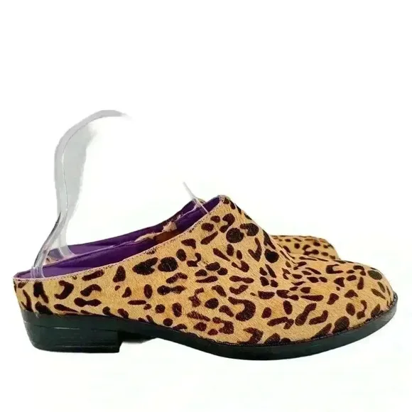 David Tate flats size 8.5 W brown cheetah print calf hair slip on mules clogs