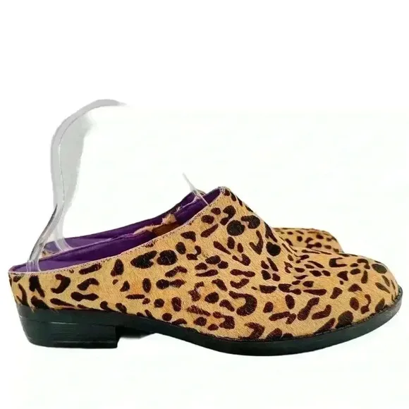 David Tate flats size 8.5 W brown cheetah print calf hair slip on mules clogs