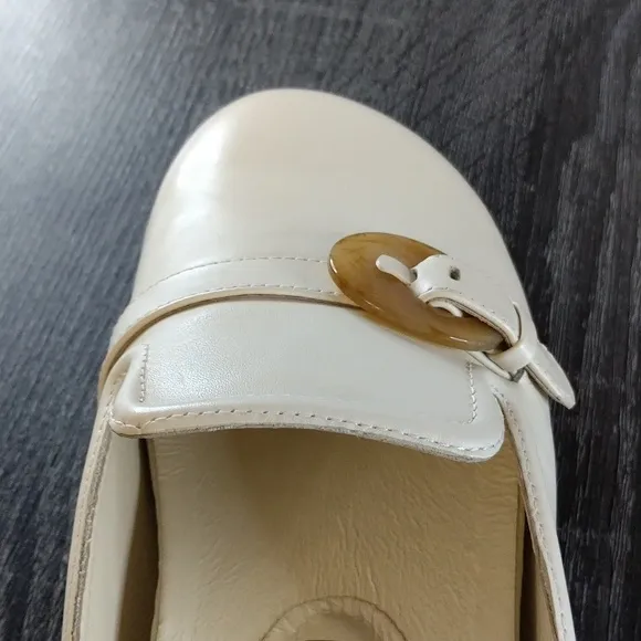 Deltan The Brynn Leather Buckle Mules 6.5. Cream. Slide ons.