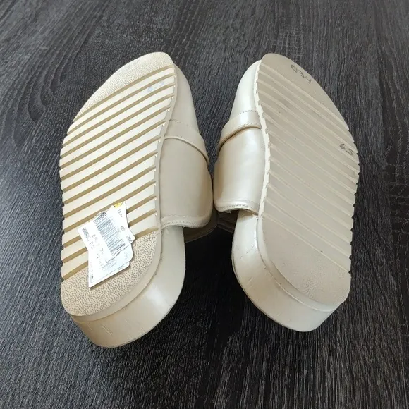 Deltan The Brynn Leather Buckle Mules 6.5. Cream. Slide ons.