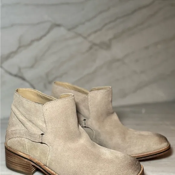 Diba True Caspian Beige Suede Boots New in Box