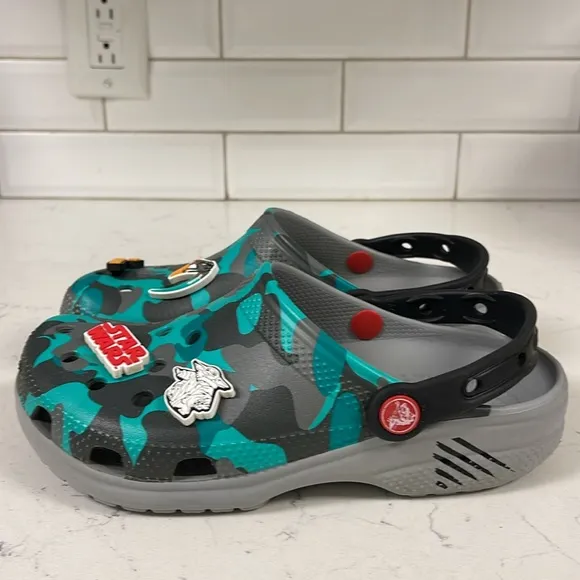 Disney Parks Star Wars Green Camo The Mandalorian Crocs Clogs Men Size 5  Unisex