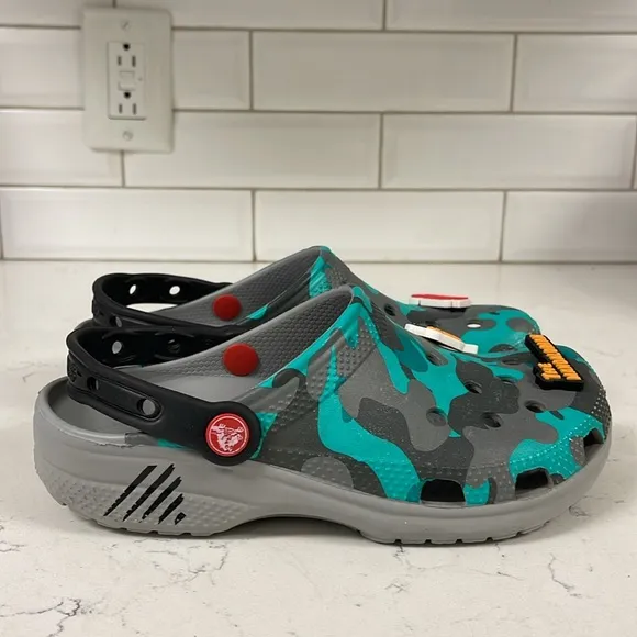 Disney Parks Star Wars Green Camo The Mandalorian Crocs Clogs Men Size 5  Unisex