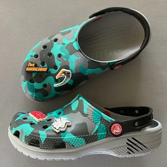 Disney Parks Star Wars Green Camo The Mandalorian Crocs Clogs Men Size 5  Unisex