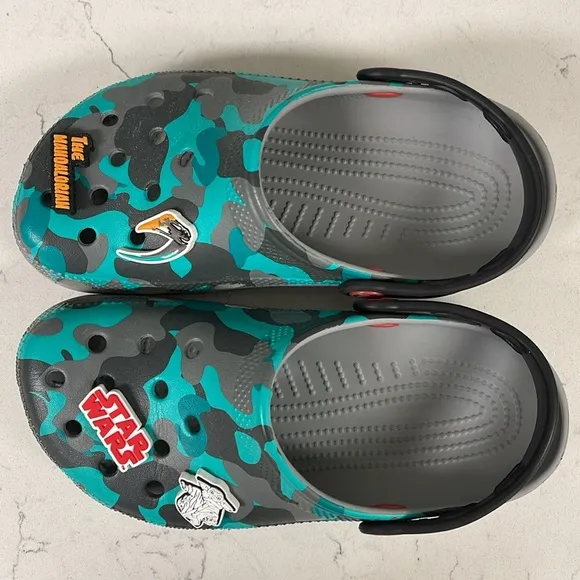 Disney Parks Star Wars Green Camo The Mandalorian Crocs Clogs Men Size 5  Unisex