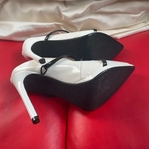 Divalentini white patent black straps pointed toe slip in heels. Size 6