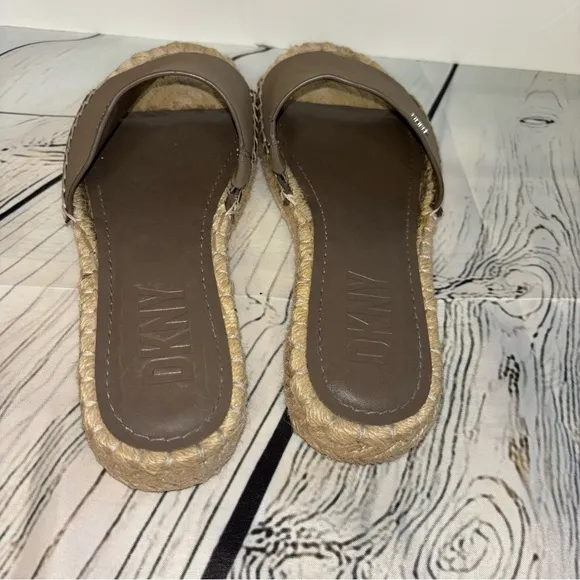 DKNY Women's Everyday Camillo-Platform S Slide Sandal Size 7