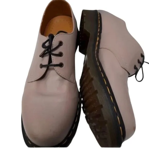 DOC DR. MARTENS Wanama Tan Oxfords Women’s Size US 10