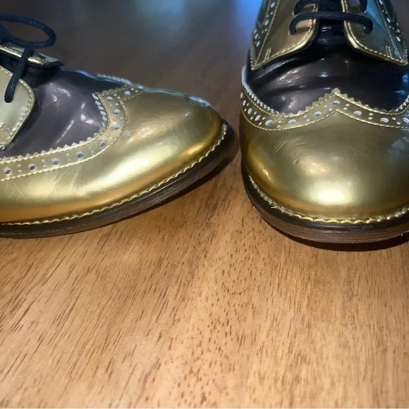 Docs Dr Doc Martens Polina Wingtip Lace Up Oxfords Women’s 8 Gold Platinum Eu 39