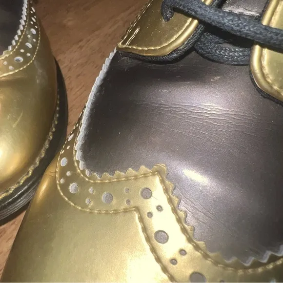 Docs Dr Doc Martens Polina Wingtip Lace Up Oxfords Women’s 8 Gold Platinum Eu 39