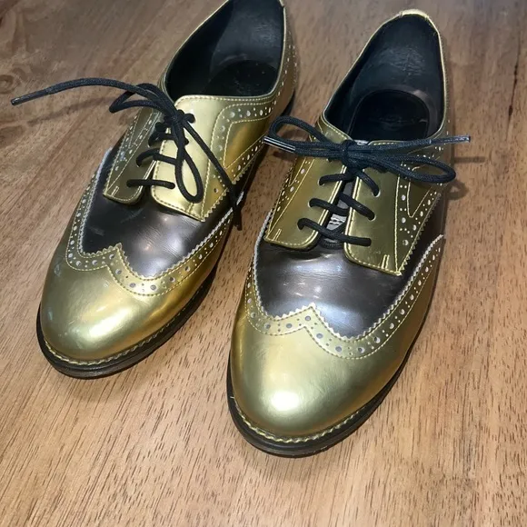 Docs Dr Doc Martens Polina Wingtip Lace Up Oxfords Women’s 8 Gold Platinum Eu 39