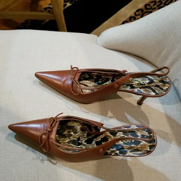 Dolce % Cabbana exquisite pointed toe kitten heels