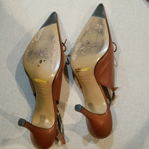 Dolce % Cabbana exquisite pointed toe kitten heels
