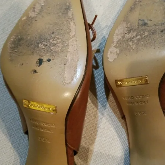 Dolce % Cabbana exquisite pointed toe kitten heels