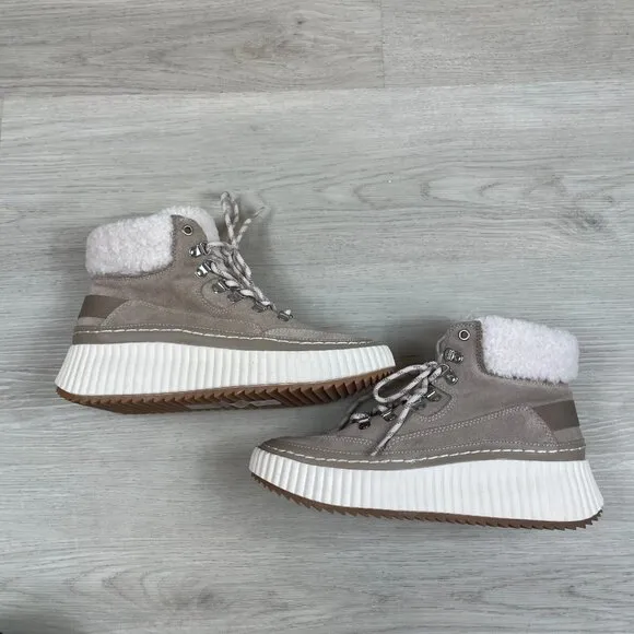 Dolce Vita Debbie Platform Sherpa Sneaker Ankle Boot Womens 8.5 Taupe Suede NEW
