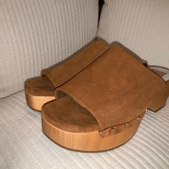 DOLCE VITA Dorado Studded Mule Sandal in Saddle Suede