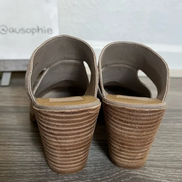 Dolce vita rogin suede cut out heeled mules in tan. Size 8