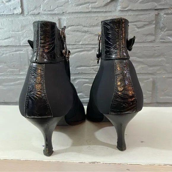 DONALD J PLINER BLACK LUCYA POINTED TOE BOOTIES