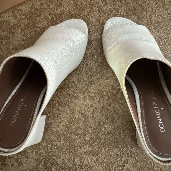 Donald J Pliner ELLIS Pearl White Open Toe Block Heel Slip On Mules 5.5 M