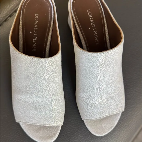 Donald J Pliner ELLIS Pearl White Open Toe Block Heel Slip On Mules 5.5 M