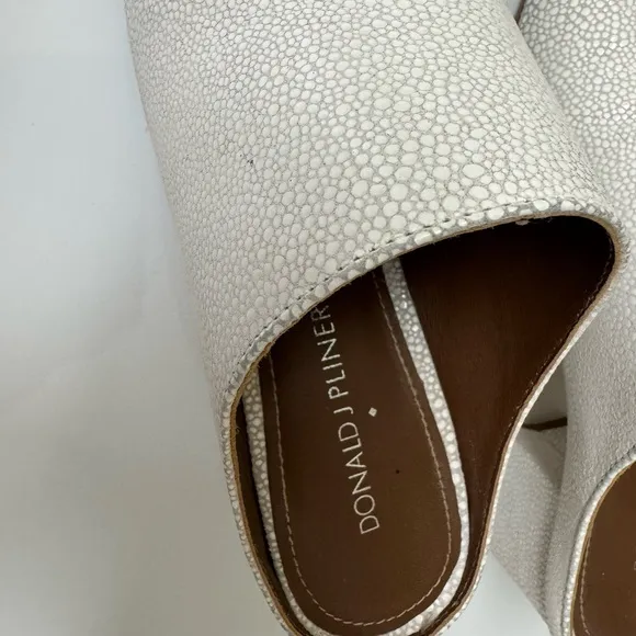 Donald J Pliner ELLIS Pearl White Open Toe Block Heel Slip On Mules 5.5 M