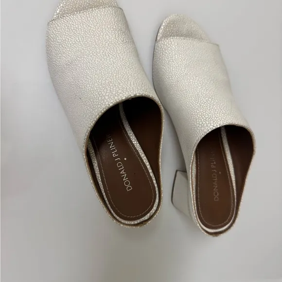 Donald J Pliner ELLIS Pearl White Open Toe Block Heel Slip On Mules 5.5 M