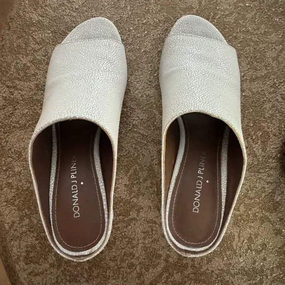 Donald J Pliner ELLIS Pearl White Open Toe Block Heel Slip On Mules 5.5 M