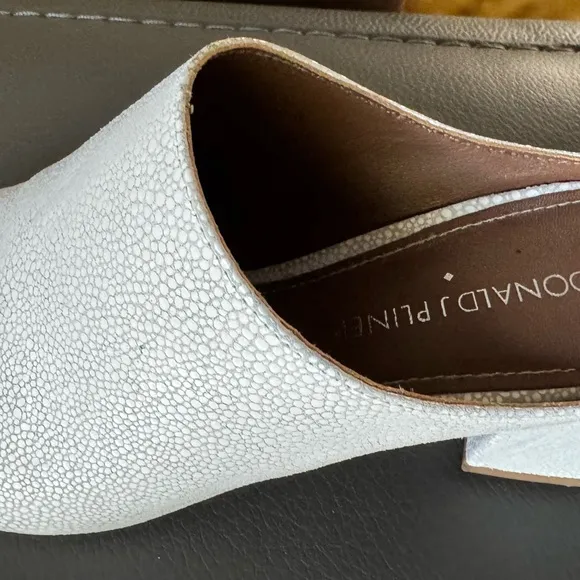 Donald J Pliner ELLIS Pearl White Open Toe Block Heel Slip On Mules 5.5 M