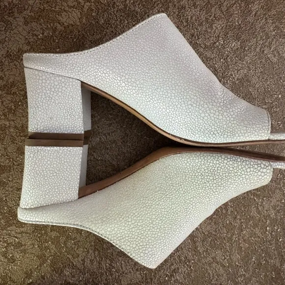 Donald J Pliner ELLIS Pearl White Open Toe Block Heel Slip On Mules 5.5 M
