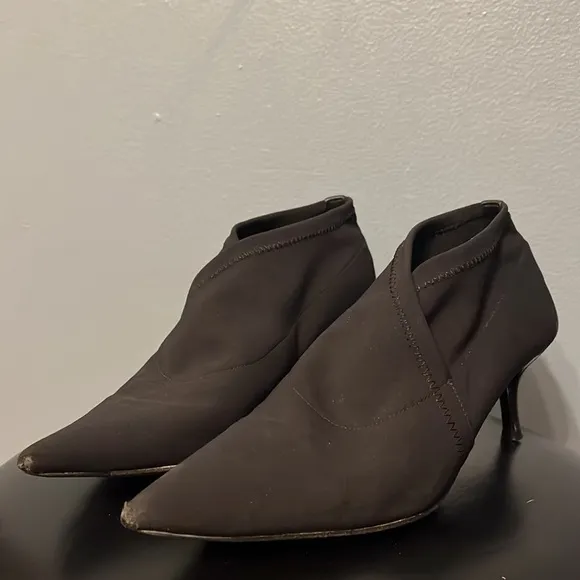 Donald J Pliner Kitten Heels Pointy Closed Toe Made in Italy