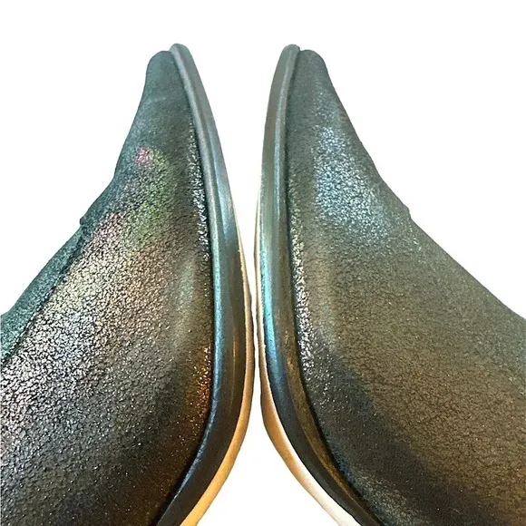 Donald J Pliner Longa Metallic Bronze Pointed Toe Kitten Heel Ankle Boots 6.5