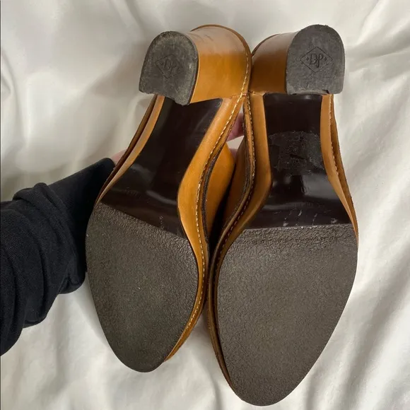 Donald J Pliner Tan Mules, Made in Italy