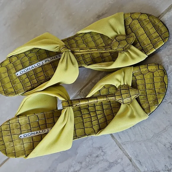 Donald Pliner Women's Lime Green Alligator Slip on Heels  Size 8