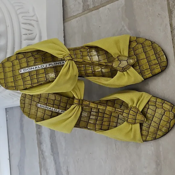 Donald Pliner Women's Lime Green Alligator Slip on Heels  Size 8