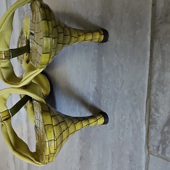 Donald Pliner Women's Lime Green Alligator Slip on Heels  Size 8