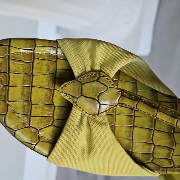Donald Pliner Women's Lime Green Alligator Slip on Heels  Size 8