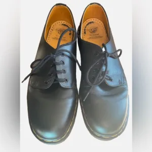 Dr. Martens Original Leather Black Oxfords 12” heel to toe Please Measure