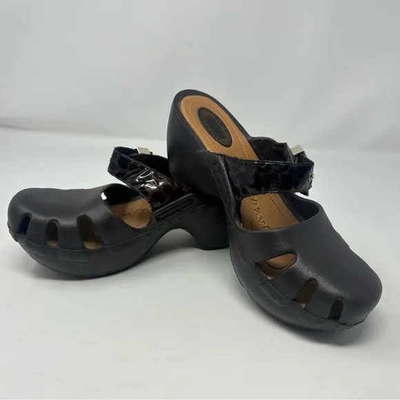 Dr Scholls Women's Brown slip on dance Clogs