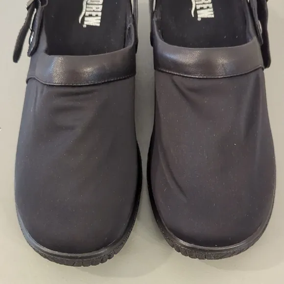 DREW Black Savannah Clogs size 8.5W
