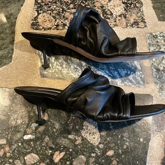 dusica dusica- Black Keba Mule Pumps