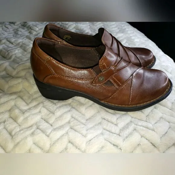 Earth by Earth Origins Round toe slip- ons, Size 8.5,