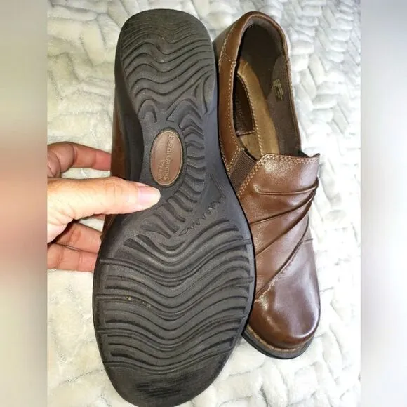 Earth by Earth Origins Round toe slip- ons, Size 8.5,