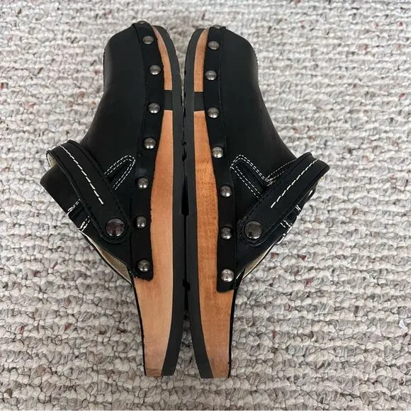 Earth Kalso Shanti Black Leather Clogs